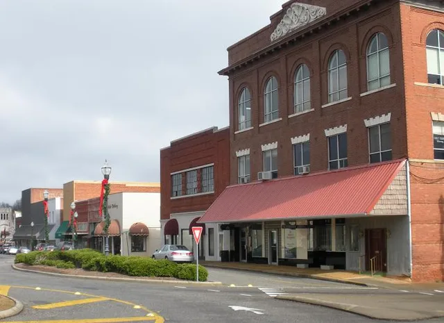 This is a picture of the Court Square area of Alexander City, Alabama.