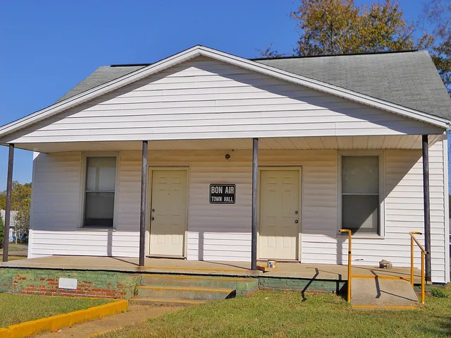 This is a photo of the town hall in Bon Air, Alabama