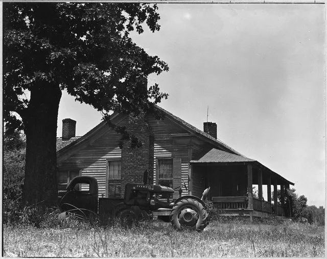 Scope and content: Full caption reads as follows: Coosa Valley, Alabama. Farm homestead scene - Lincoln, Alabama.