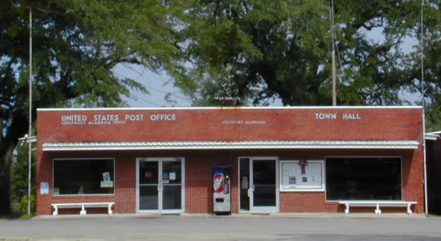post office and town hall in Lockhart , Alabama , United States , Sunday, en:June 30 , en:2002 . Taken by ke4roh ( talk ).