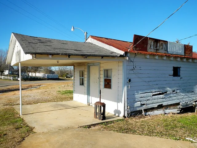 This is a photograph of the Ala. Williams store in Mosses, Alabama.