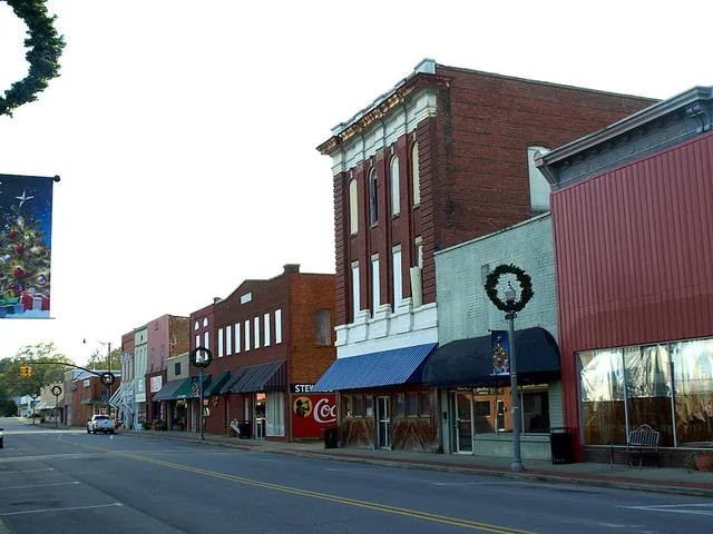 Buildings on Center Avenue in Piedmont, Alabama