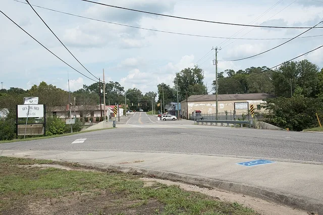 This is an image of a place or building that is listed on the National Register of Historic Places in the United States of America . Its reference number is 15000976 ( Wikidata ).