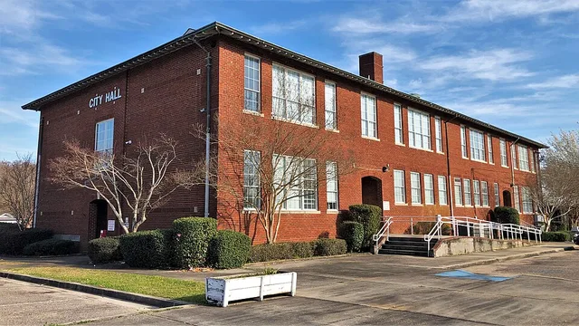 This is a photograph of the City Hall in Tallassee, Alabama.
