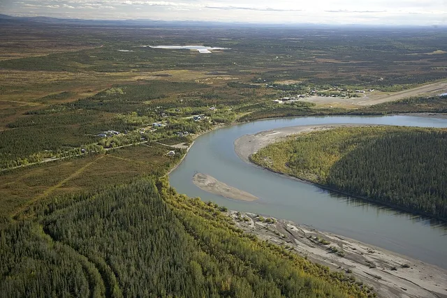 Aerial view of Bettles (right) and Evansville (left), in the U.S. state of Alaska . The river in the foreground is the Koyukuk River.
