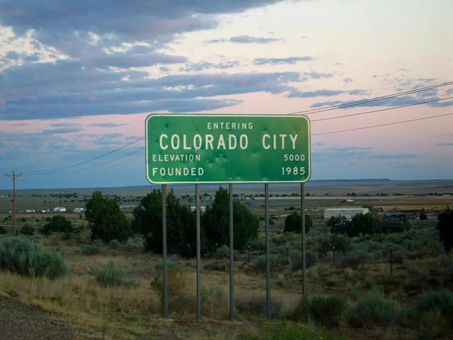Colorado City, Arizona (same as Hildale, Utah) United States Photo by Ricardo630 Ricardo630 03:44, 9 August 2006 (UTC)