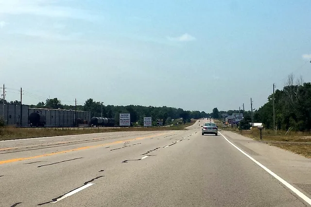 US 62 runs west in Avoca, Arkansas