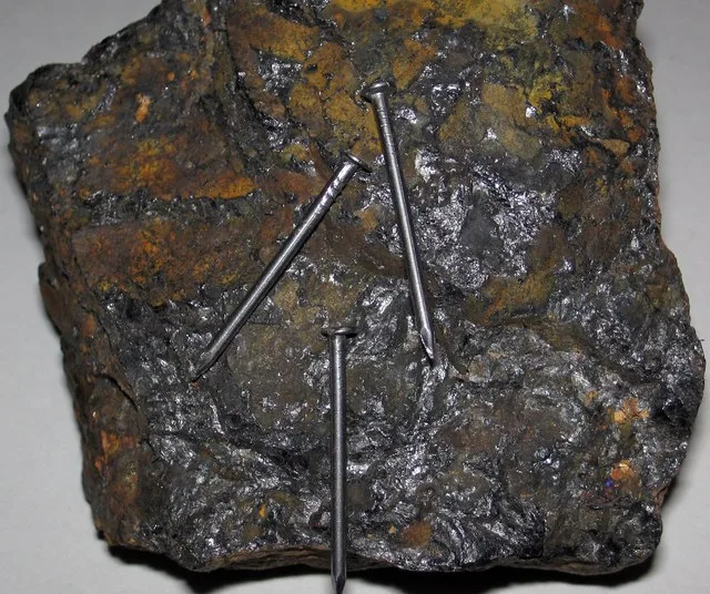 Lodestone (Magnet Cove Complex, mid-Cretaceous, 96-102 Ma; Magnet Cove, Arkansas, USA) 4