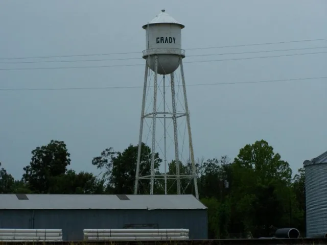Grady water tower - Photo taken from US 65