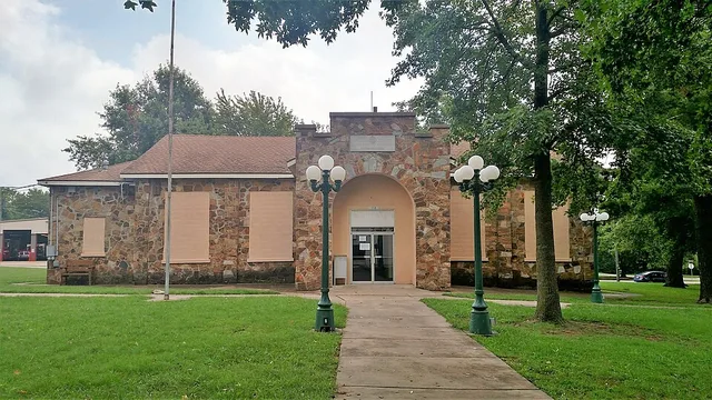 Building in the town square of Lincoln, AR