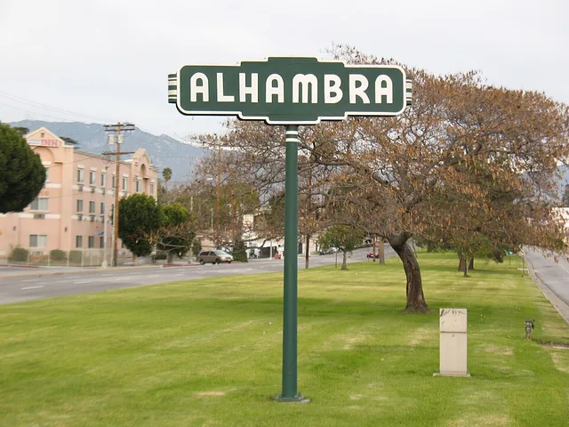 a welcome sign sr:Слика:Alhambra
