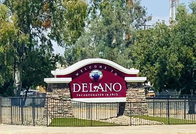 This is an image of an entry feature welcoming travelers to the city of Delano, CA.