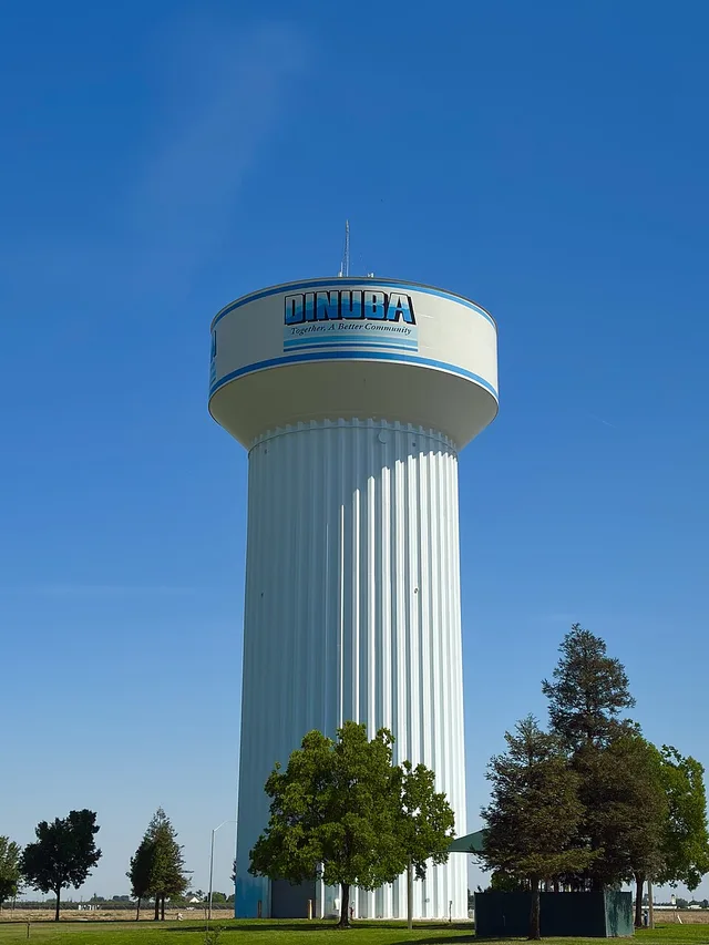Water tower in Dinuba, outskirts of town