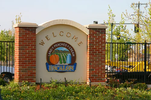 Escalon Land of Peaches and Cream Sign