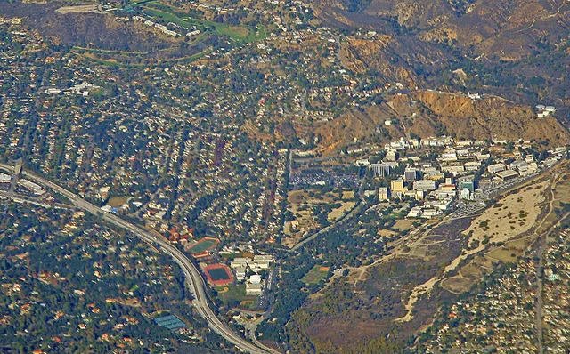 La Cañada Flintridge, the 210 Freeway and (on the right) the Jet Propulsion Laboratory.