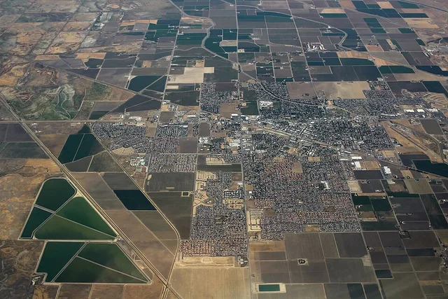 Los Banos, California - Aerial (49394863191).jpg