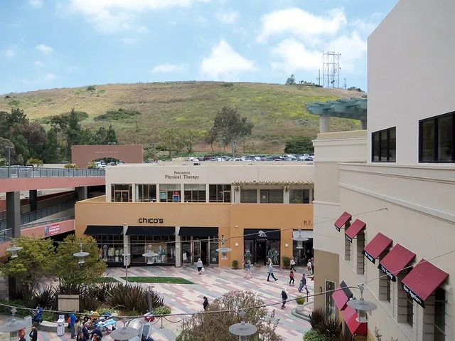 Palos Verdes Street Fair & Music Festival — at the Promenade on the Peninisula (2011). Located in Rolling Hills Estates, on the Palos Verdes Peninsula , Southern California.