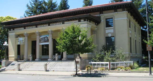 The Sonoma County Museum on 7th St., Downtown Santa Rosa, California, United States. Completed in 1910, it was originally the Post Office and Federal Building.