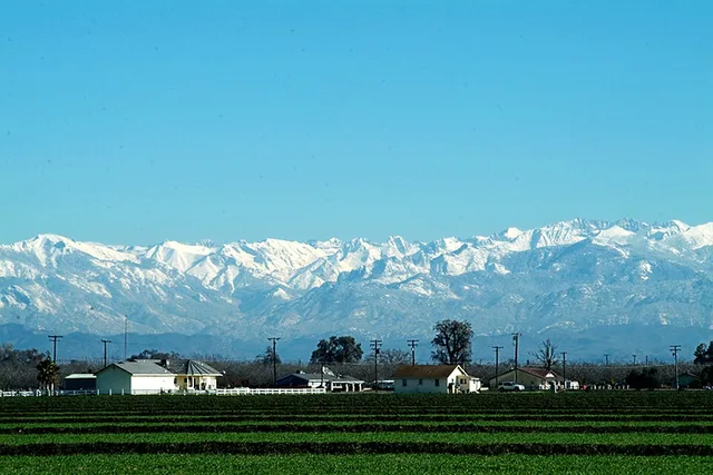 Sierra Nevada mountains from Tulare (Tulare Chamber)
