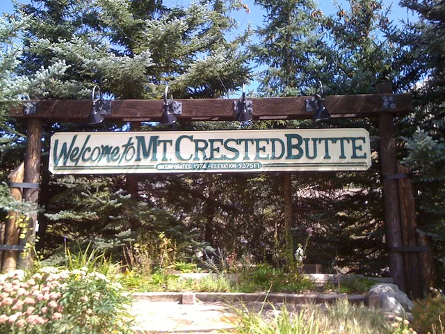 Photo of welcome sign at Mt. Crested Butte