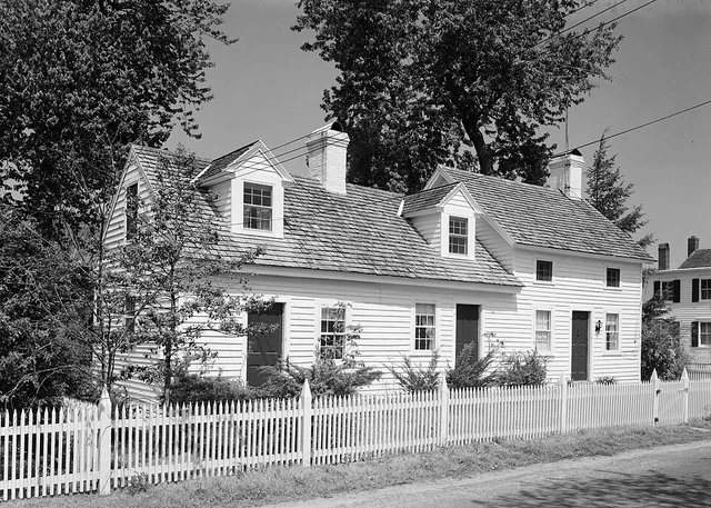 Historic American Buildings Survey Cortlandt Van Dyke Hubbard, Photographer June 1960 FRONT (SOUTH) ELEVATION SHOWING ORIGINAL ONE STORY BUILDING - Ship-Carpenter's House, Main St...