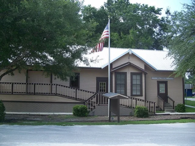 Bell, Florida : Old RR depot, now the town hall.