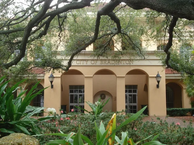 Picture of Bradenton City Hall in Florida