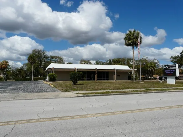 Chiefland City Hall on East Park Avenue in Chiefland, Florida .