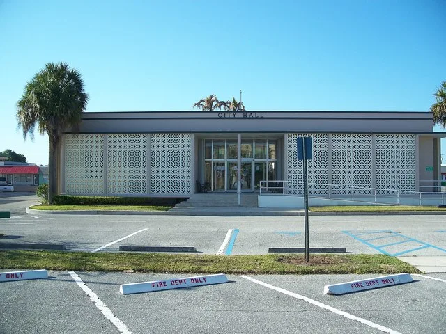 Clewiston, Florida : City hall.