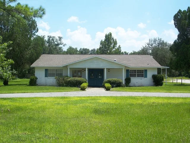 Coleman, Florida : City Hall, on US 301.