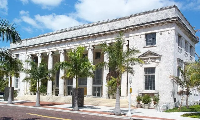 Fort Myers, Florida : Fort Myers Downtown Commercial District : Old 1933 courthouse, now an arts center.