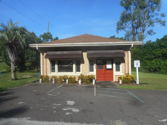 Image of the tiny Hillcrest Heights Town Hall off of Florida State Scenic Road 17 in Hillcrest Heights, Florida . Taken from just outside of the parking lot in the southbound lane...