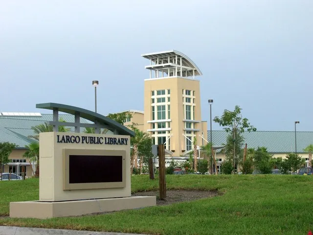 Largo, Florida's new 90,000+ sq ft public library, opened July 31st, 2005. (2005-08-05T1925EDT; Olympus E-10; 19mm; 1/320@f/4, ISO 80; photoedited in Picasa )