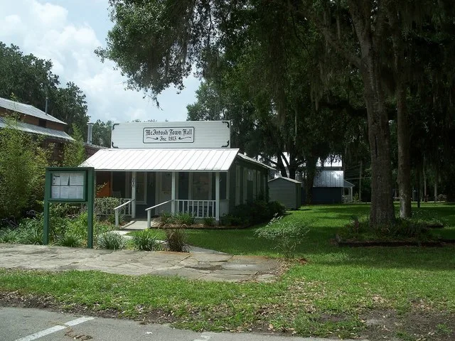 McIntosh, Florida : McIntosh Historic District : Town hall.