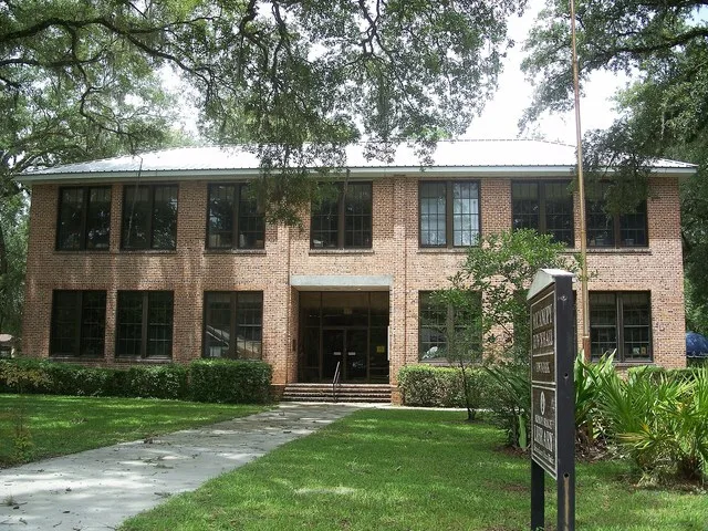 Micanopy, Florida : Town hall.