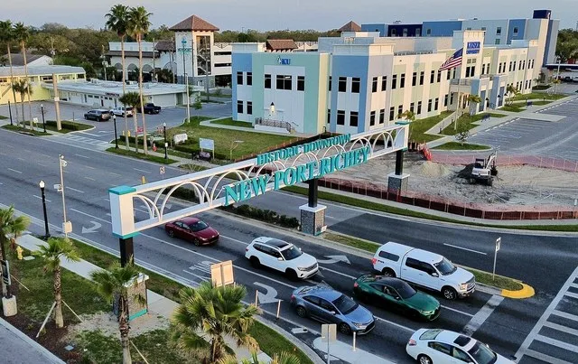 Photo of the corner of Main Street & US-19 showcasing the Historic downtown New Port Richey sign.