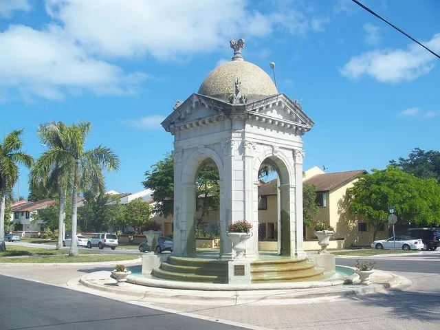 North Miami Beach, Florida : Fulford by the Sea Entrance