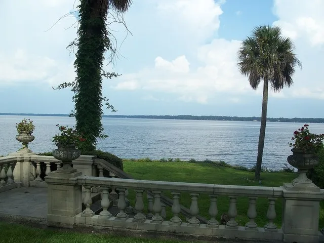 Orange Park, Florida : St. Johns River behind Club Continental