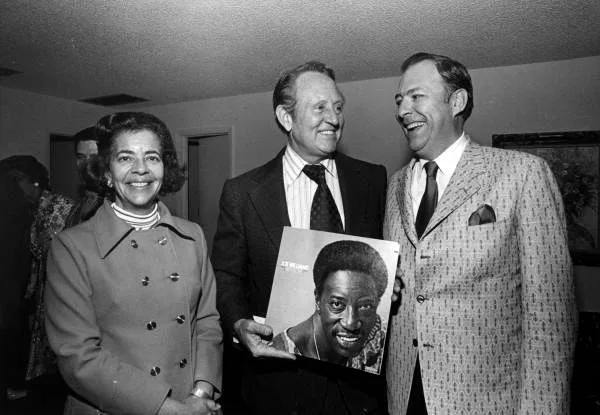 Local call number: PR21520 Title: [Art Linkletter holding a record by Joe Williams while standing with unidentified people: Pinecrest, Florida] Personal Author: Erickson, Roy. Dat...