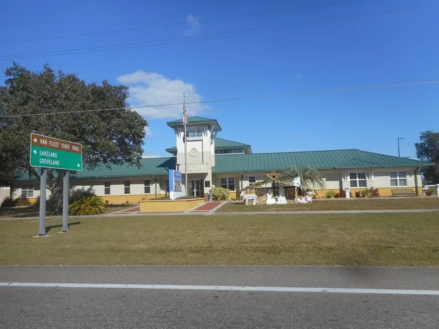 The Polk City Government Municipal Building on the northeast corner of Florida State Road 559 (Broadway Boulevard Southeast) and Florida State Road 33 (Commonwealth Avenue North...