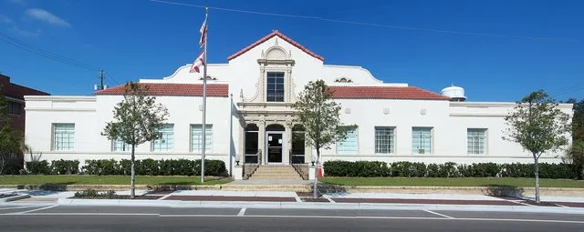 Wauchula, Florida : Panorama view of former city hall.