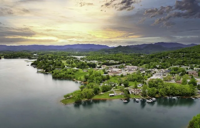 Hiawassee, Georgia on Lake Chatuge in Towns County – aerial photo