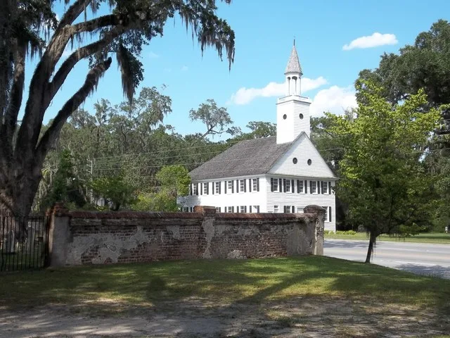 Savannah, Georgia : Midway Historic District : Old Midway Cemetery in foreground. Midway Church, built in 1792, in background.