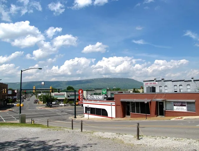View along Gordon Avenue at its intersection with U.S. Route 27 in Rossville, Georgia, United States. Lookout Mountain spans the horizon in the distance.
