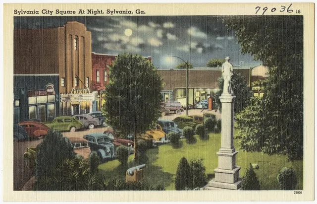 File name : 06_10_013255 Title : Sylvania city square at night, Sylvania, Ga. Date issued : 1930 - 1945 (approximate) Physical description : 1 print (postcard) : linen texture, co...