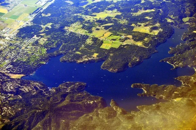 Aerial view of Hayden Lake, Idaho (the city, and the eponymous lake).