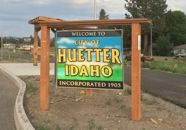 Welcome sign for the city of Huetter, Idaho