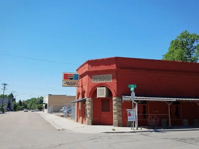 The State Bank of Middleton building (1906) on the corner of E. 1st and N. Dewey Streets.