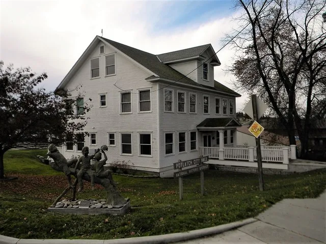 Commercial Historic District Buildings are across Sixth Street from each other.