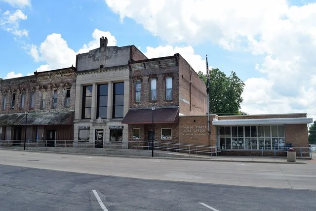 Buildings in downtown Astoria, Illinois , including the Astoria post office.